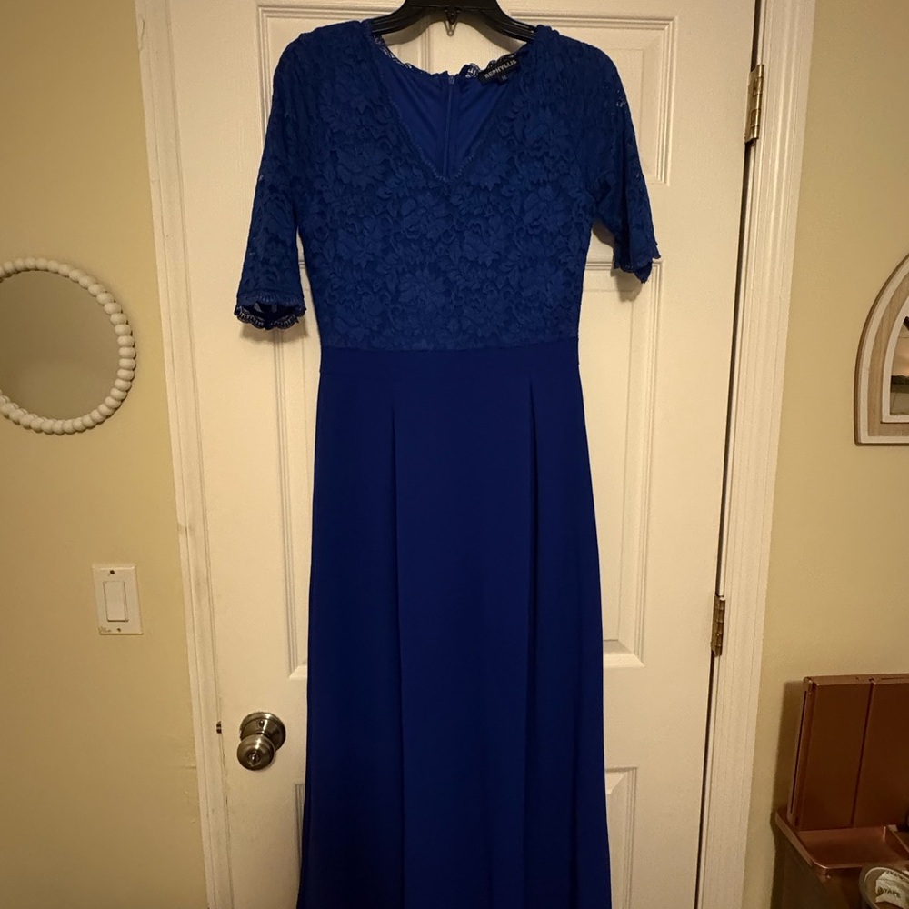 Elegant Blue Lace Evening Dress